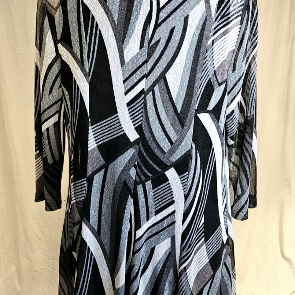 Creations Printed Black and White Mess Cardigan with 3" quarter inch sle… - Picture 7 of 12